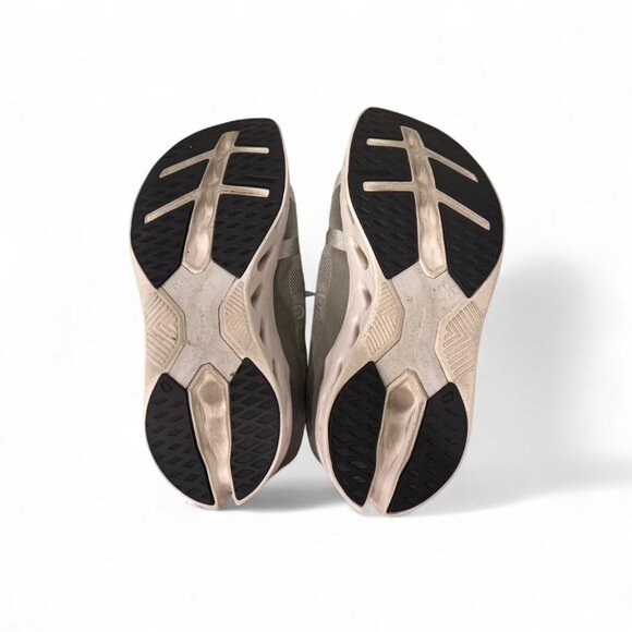 On Cloudeclipse running shoe main image 4